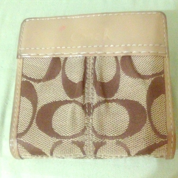 Authentic Coach wallet. Used. With detached tag