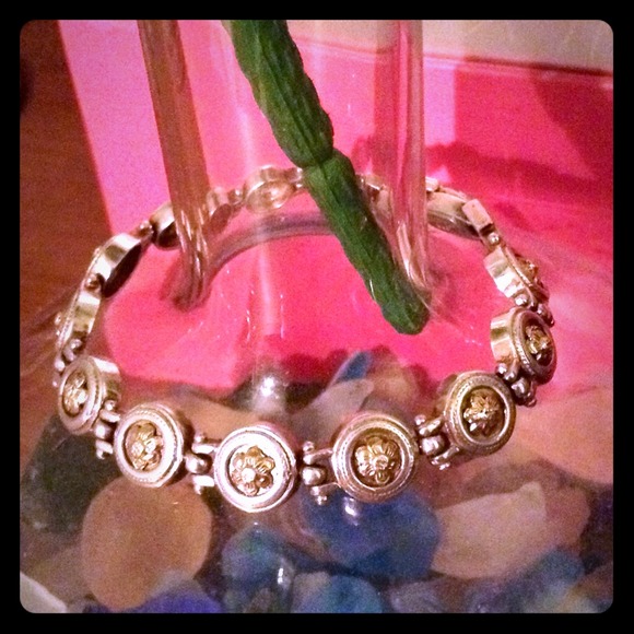 Jewelry - Sterling Silver stamped 925 and makers name💍👍