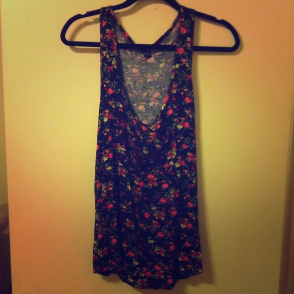 ❌SOLD❌Black floral racerback tank