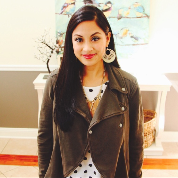 Meet your Seller! Hi, I'm Gracielle.