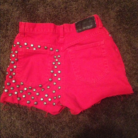 Red studded destroyed high waisted shorts - Picture 2 of 3