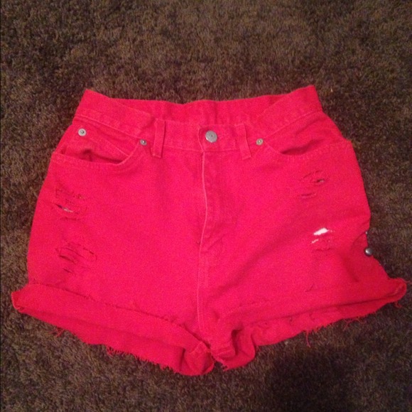 Red studded destroyed high waisted shorts - Picture 3 of 3