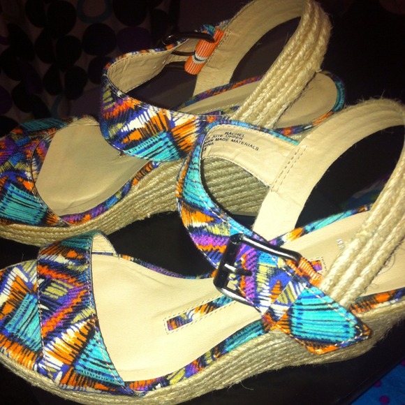 ☀💁 - Picture 2 of 3