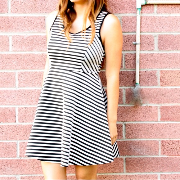 🚫SOLD🚫Black  and White stripe Skater dress - Picture 2 of 3