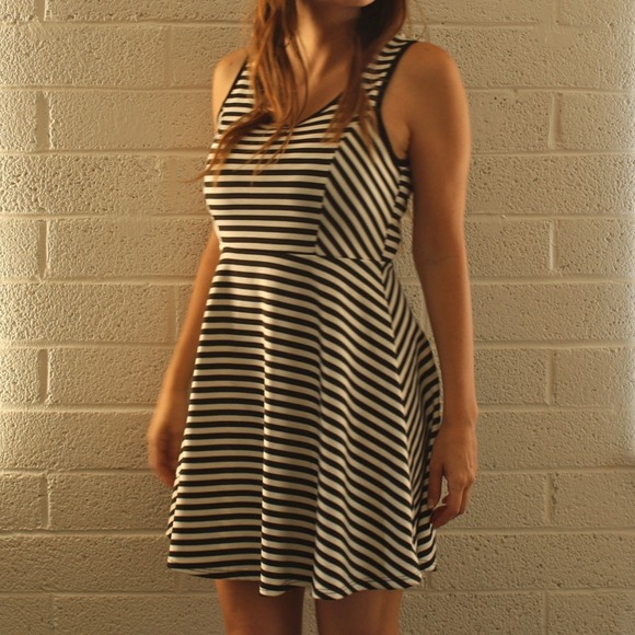 🚫SOLD🚫Black  and White stripe Skater dress - Picture 3 of 3