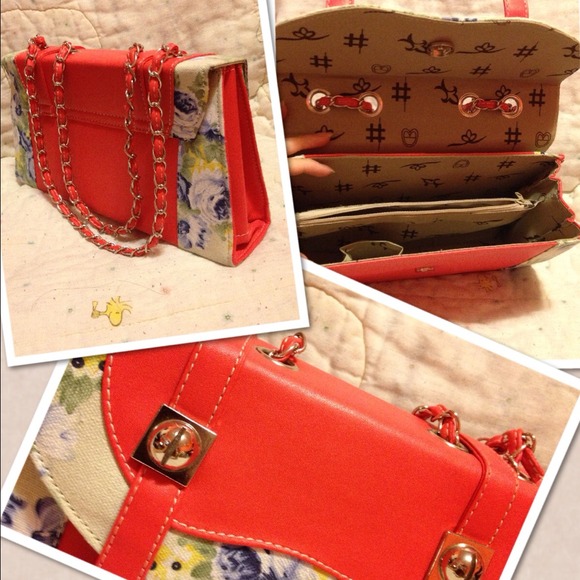 🎉HOST PICK🎉Salmon Purse w/ Floral Design - Picture 2 of 3