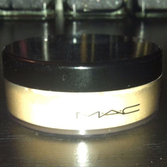 ❤Sold❤Mac blot powder