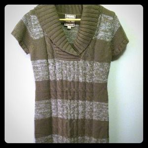 Short sleeve sweater tunic with stripes