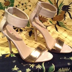 Stylish summertime stilettos with ankle bands.