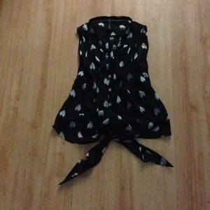 Sleeveless shirt with heart detail