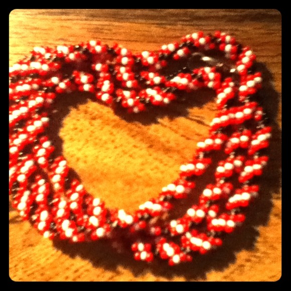 Red white and black beaded necklace - Picture 1 of 1