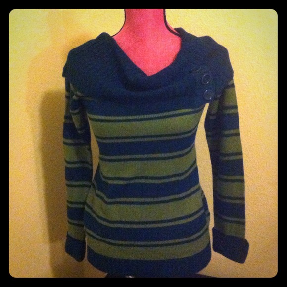 3 Button Sweater Stripes (Green/Blue – L)
