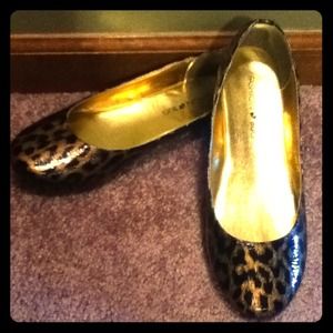 Super cute cheetah style flats!
