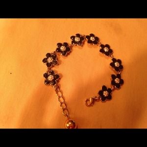 ♠Kate Spade bracelet 7-8 inch rhinestone flowers.♠