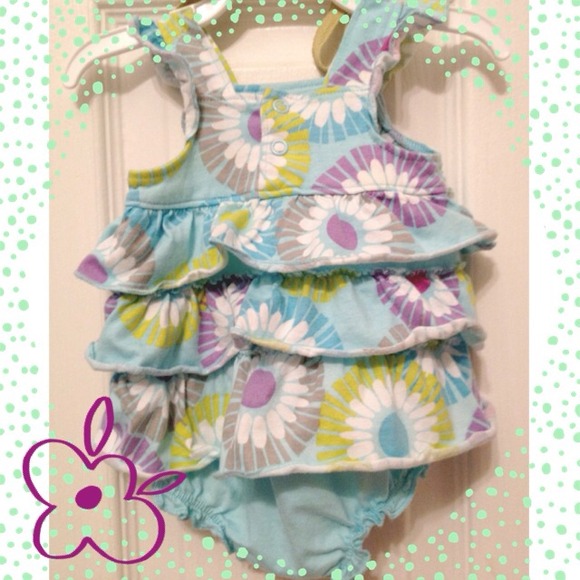 🚩Bundled🚩CUTEST Newborn baby girl ruffle romper
