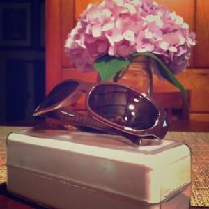SOLD - Bundled - New York & Co sunglasses