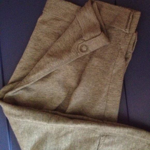 DONATED Gray Cotton Capris - Picture 2 of 3