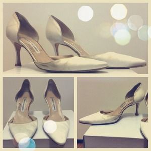 Vintage Manolo Blahnik -white satin point toe pump