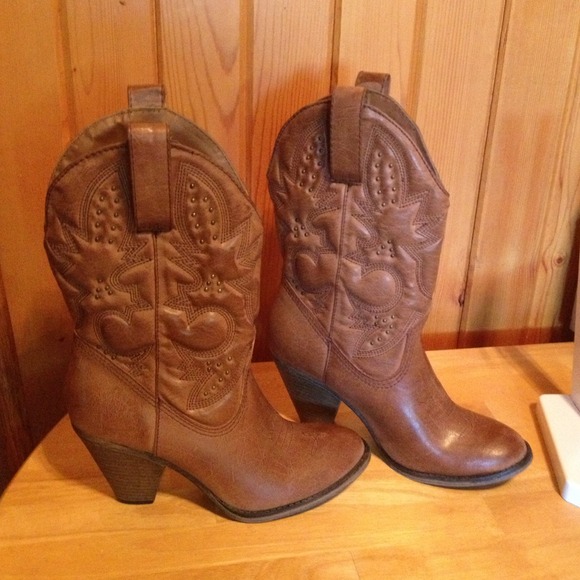 MIA Boots - Mia Larue. Sweet Boots. Campy hat bundle
