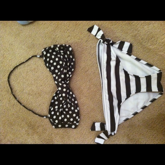 Women's swimsuit bikini bandeau style