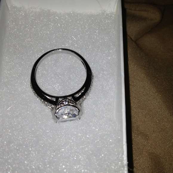 A CT PRINCESS CUT DIAMOND RING - Picture 4 of 4