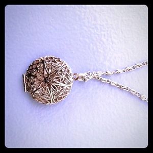 ❌SOLD❌Locket long necklace