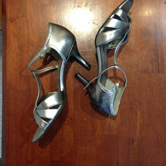 Shoes - Picture 2 of 3
