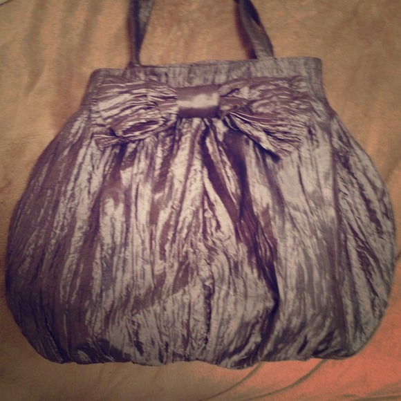 ⚡On Hold! ⚡Silver purse with Bow