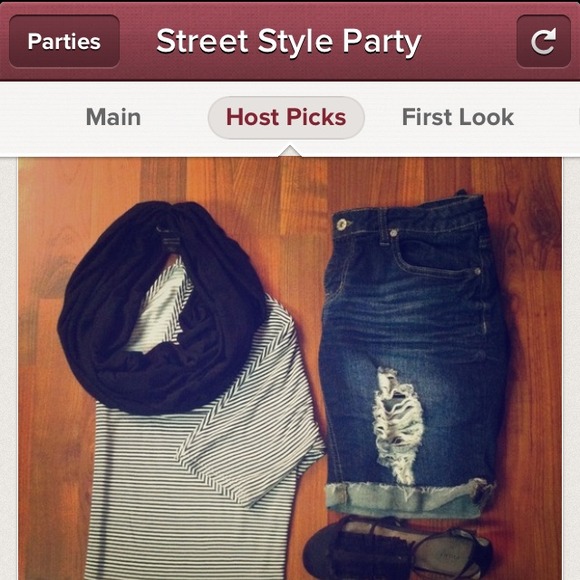 💵SOLD IN BUNDLE 🎉HOST PICK🎉 Oversized Crop Top - Picture 4 of 4