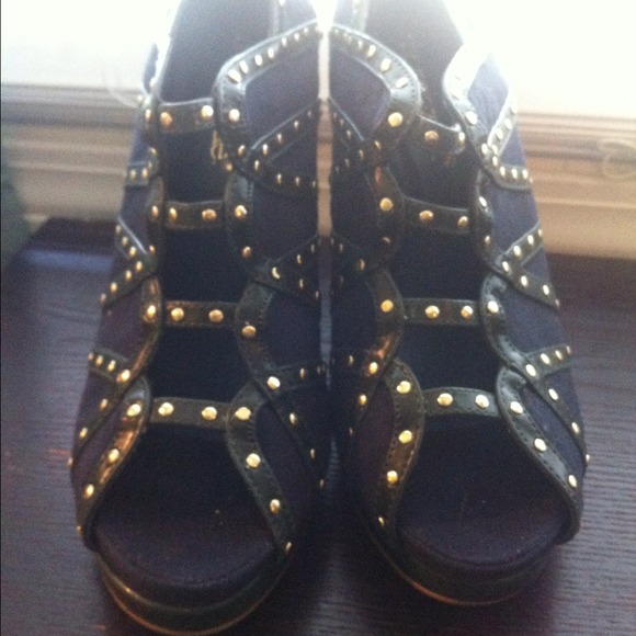 REDUCED!! NWOT Studded Heel Booties! 8.5 - Picture 2 of 4