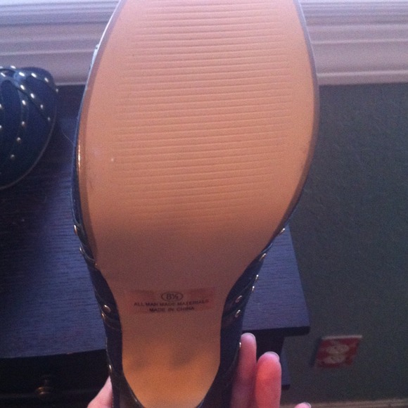 REDUCED!! NWOT Studded Heel Booties! 8.5 - Picture 4 of 4