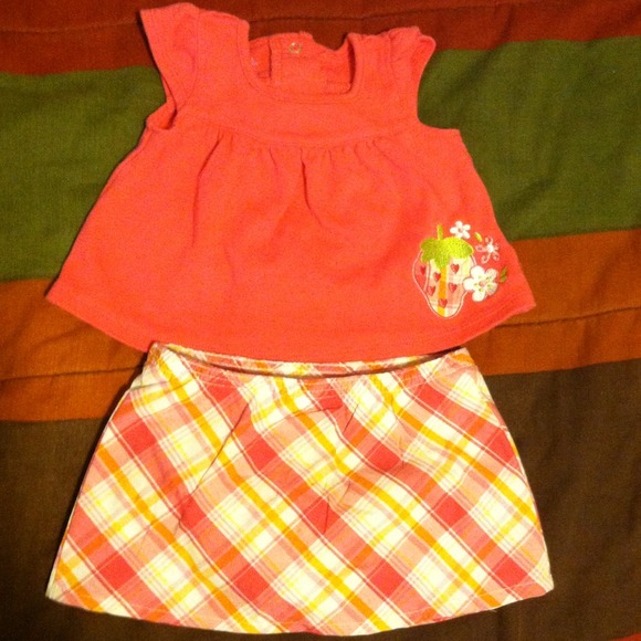 A skirt n short outfit 0/3 - Picture 1 of 1