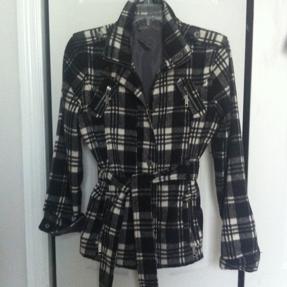 Super cute back/white jacket!