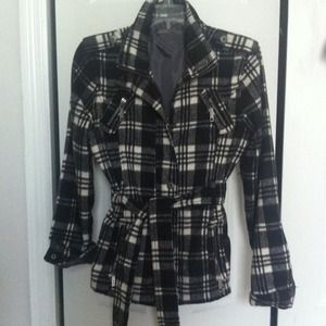 Super cute back/white jacket!