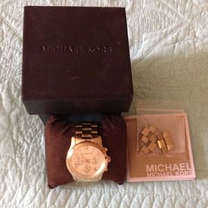 🎈SOLD!!🎈Gold Michael Kors runway watch