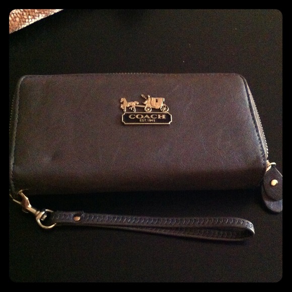 Reduced!$$$$$$$$$$$coach doble zipper wallet!!