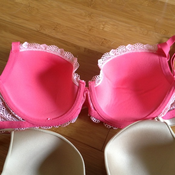 Bras - Picture 3 of 4