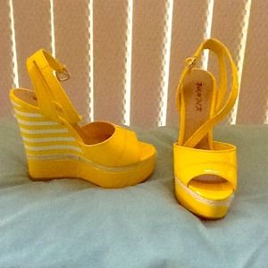 Sunflower yellow wedges Size 7