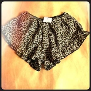 Brandy Melville Vodi Short