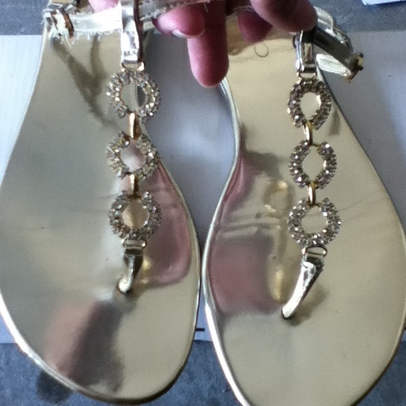 SOLD Pre-owned ALDO - Picture 4 of 4