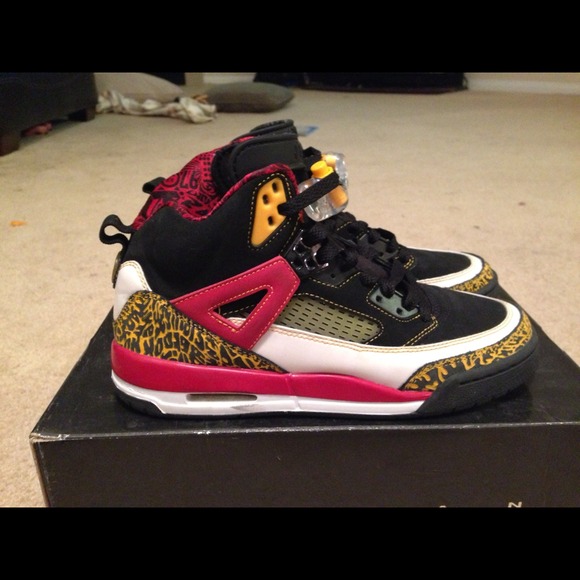 💢SOLD💢Jordan spizike size 6y