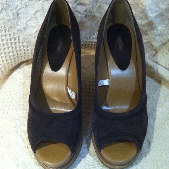 Shoes - Cute chocolate brown wedges