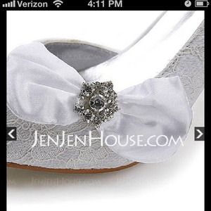 Gorgeous ivory wedding shoes!!