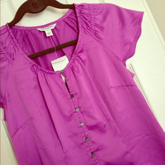 💥SOLD💥Banana Republic Silky Button Blouse