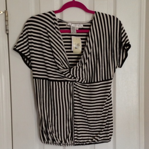 💥SOLD💥Max Studio Black Striped Top Size Medium