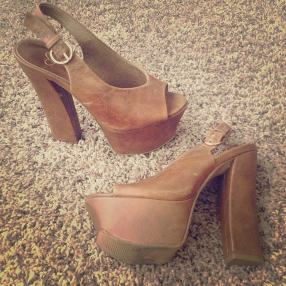 Jessica Simpson, platform, peep toe, heels