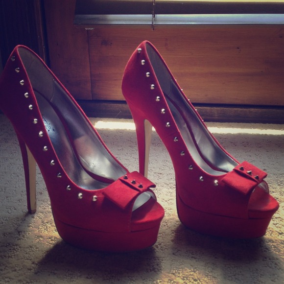 ⭕On HOLD ⭕Red studded stilettos