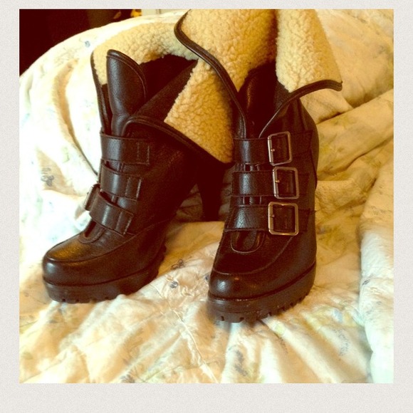 Juicy Couture Boots - Picture 1 of 1