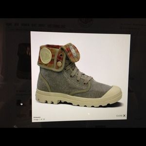 Palladium baggy canvas.