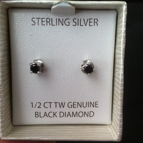 Victoria townsend Jewelry - 🚫TRADED🚫WITH @vengo1976 diamond studs